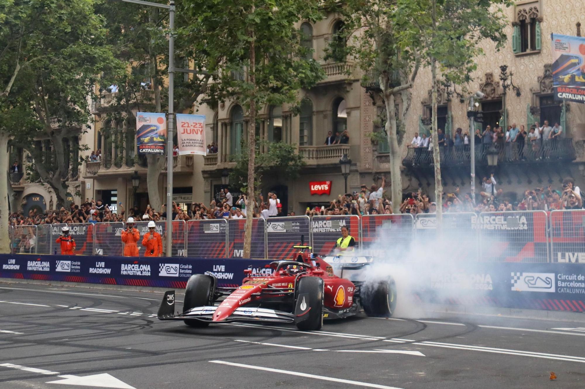 L&#039;exhibició de Fórmula 1 pels carrers de Barcelona, en imatges