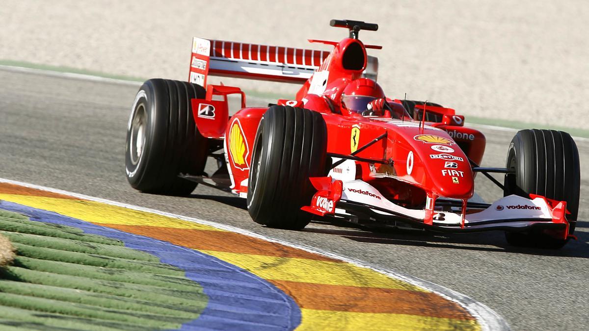 Valentino Rossi rodando con el Ferrari en 2006 en el Circuit Ricardo Tormo de Cheste