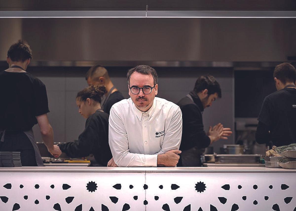 El Chef Paco Morales en el restaurante Noor.
