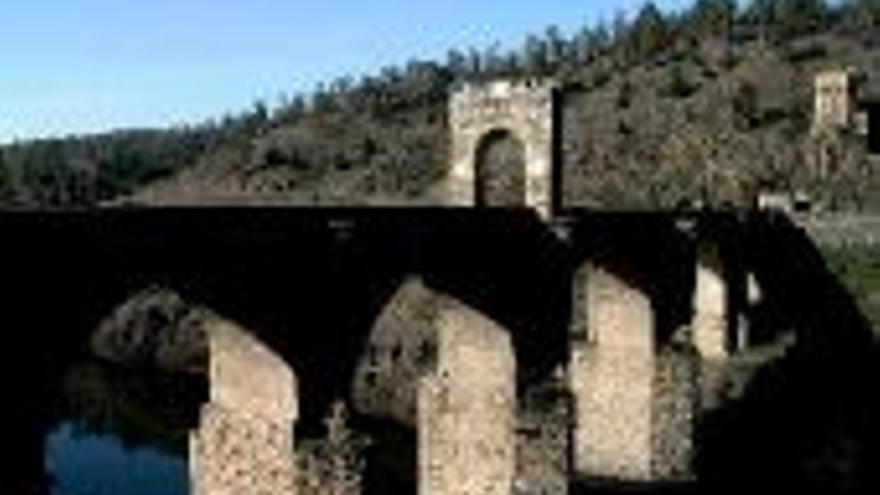 Fomento restaurará el puente de Alcántara con 239.000 euros