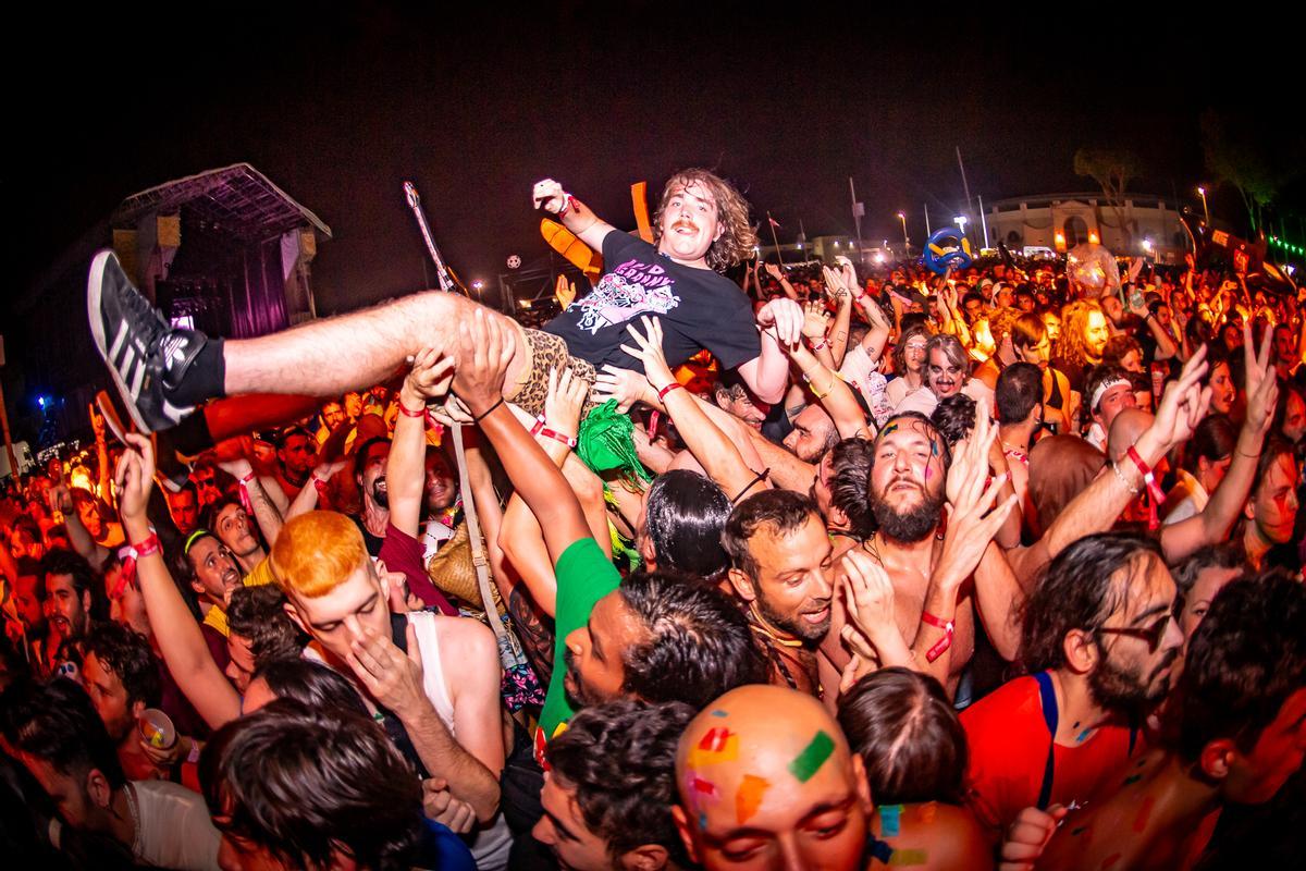 Ambiente en el Canela Party, durante el concierto de King Gizzard &amp; the Lizard Wizard