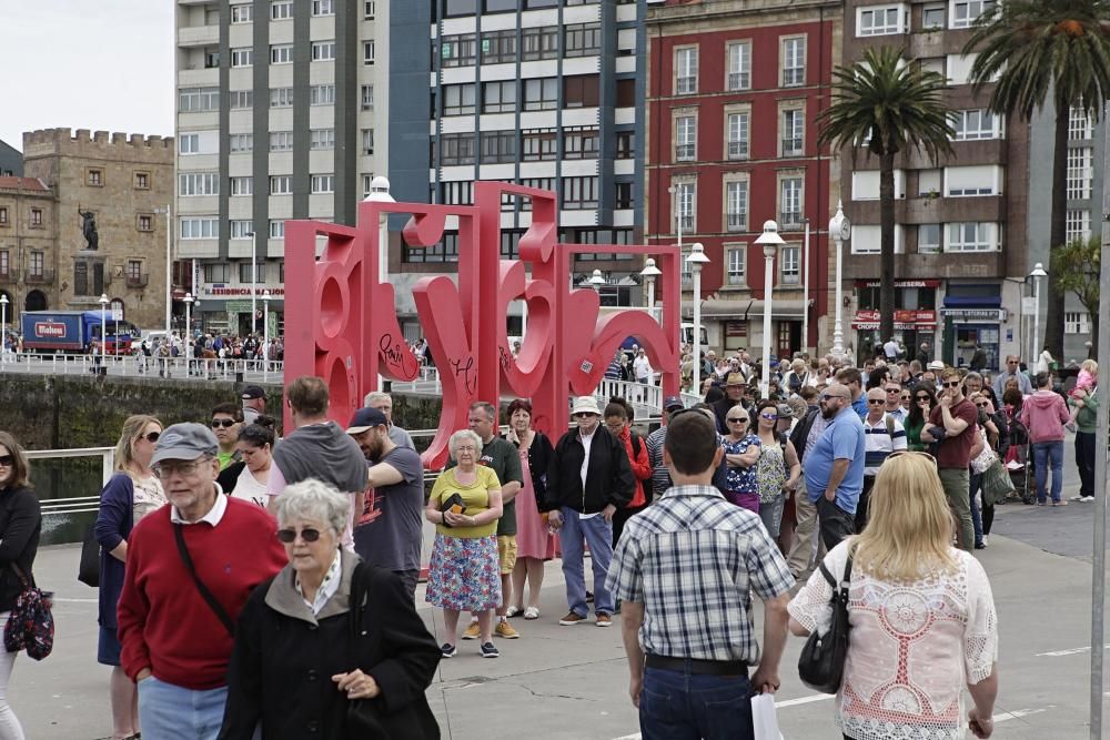 Desembarco de cruceristas extranjeros en Gijón