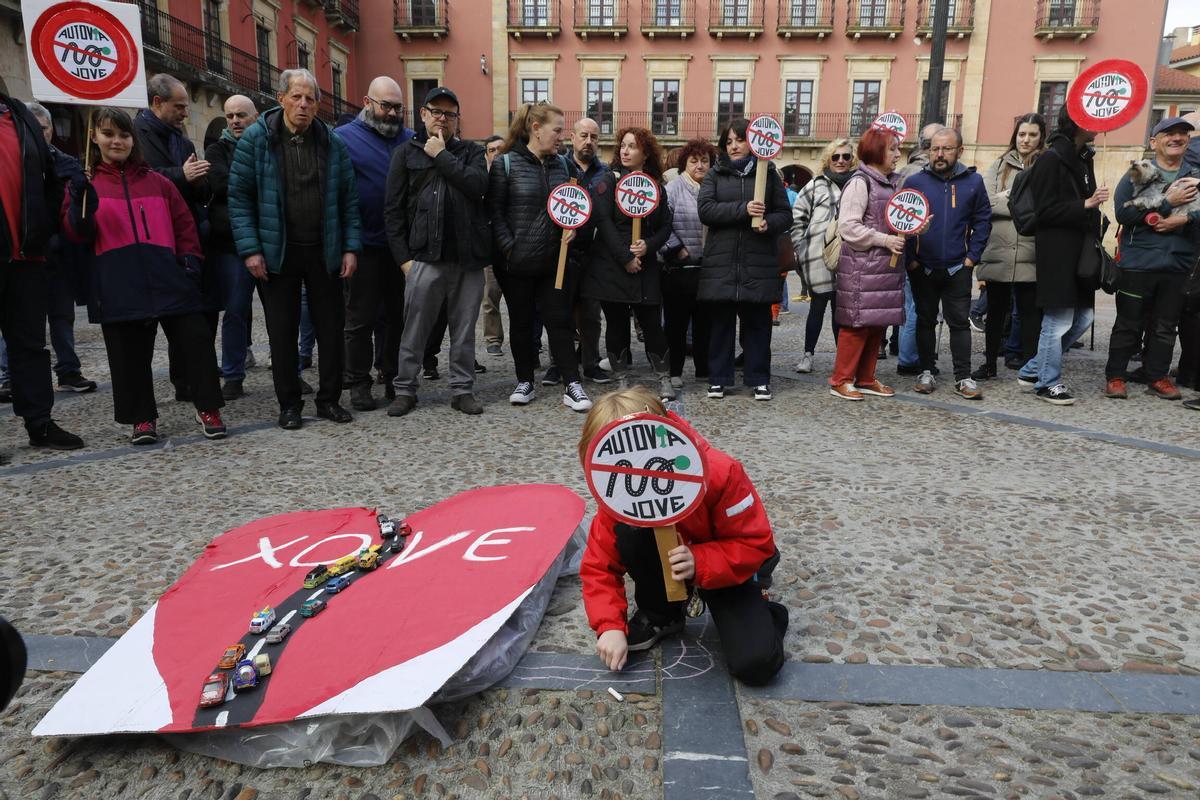 La reunión vecinal con la Alcaldesa por el vial de Jove, en imágenes