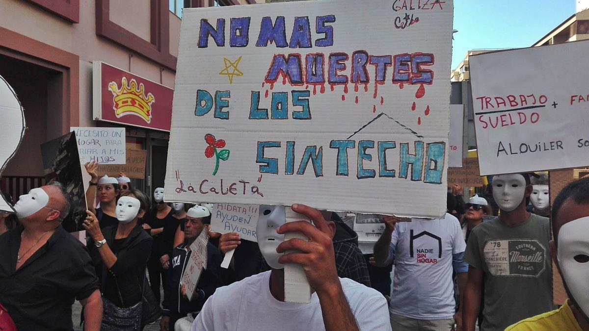 Manifestación de personas sin hogar en Santa cruz de Tenerife.