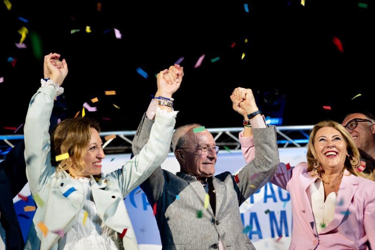 Navarro, De la Torre y España, celebran el final de la campaña del PP.