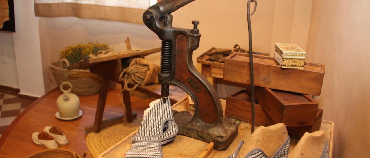 Las alpargatas, cuya fabricación artesanal fue el origen de la industria del calzado.