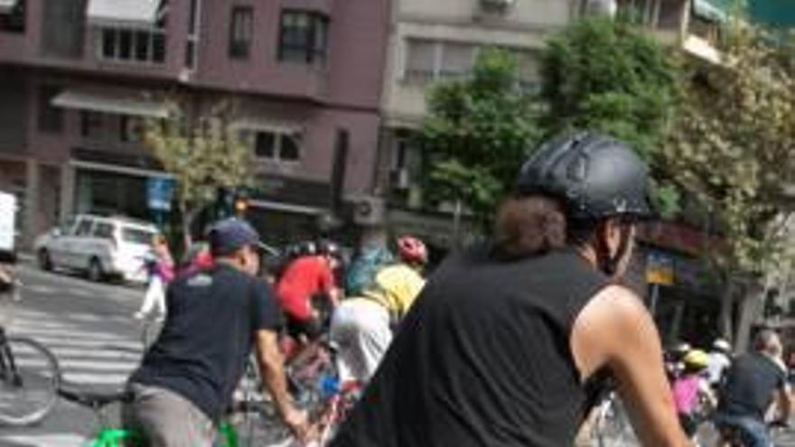 Alacant en Bici reclama un carril ciclista en paralelo a la Explanada