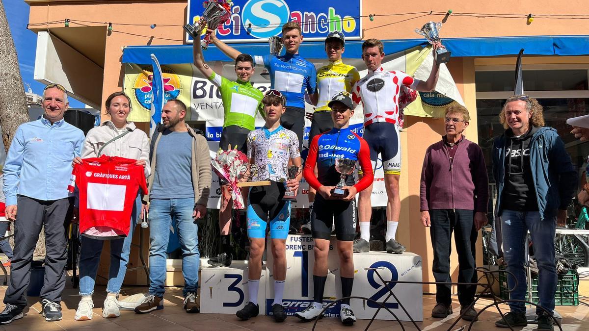 Ciclismo. Podio con los ganadores después de jornada final, en Cala Millor, de la ‘Challenge Un Hivern a Mallorca’