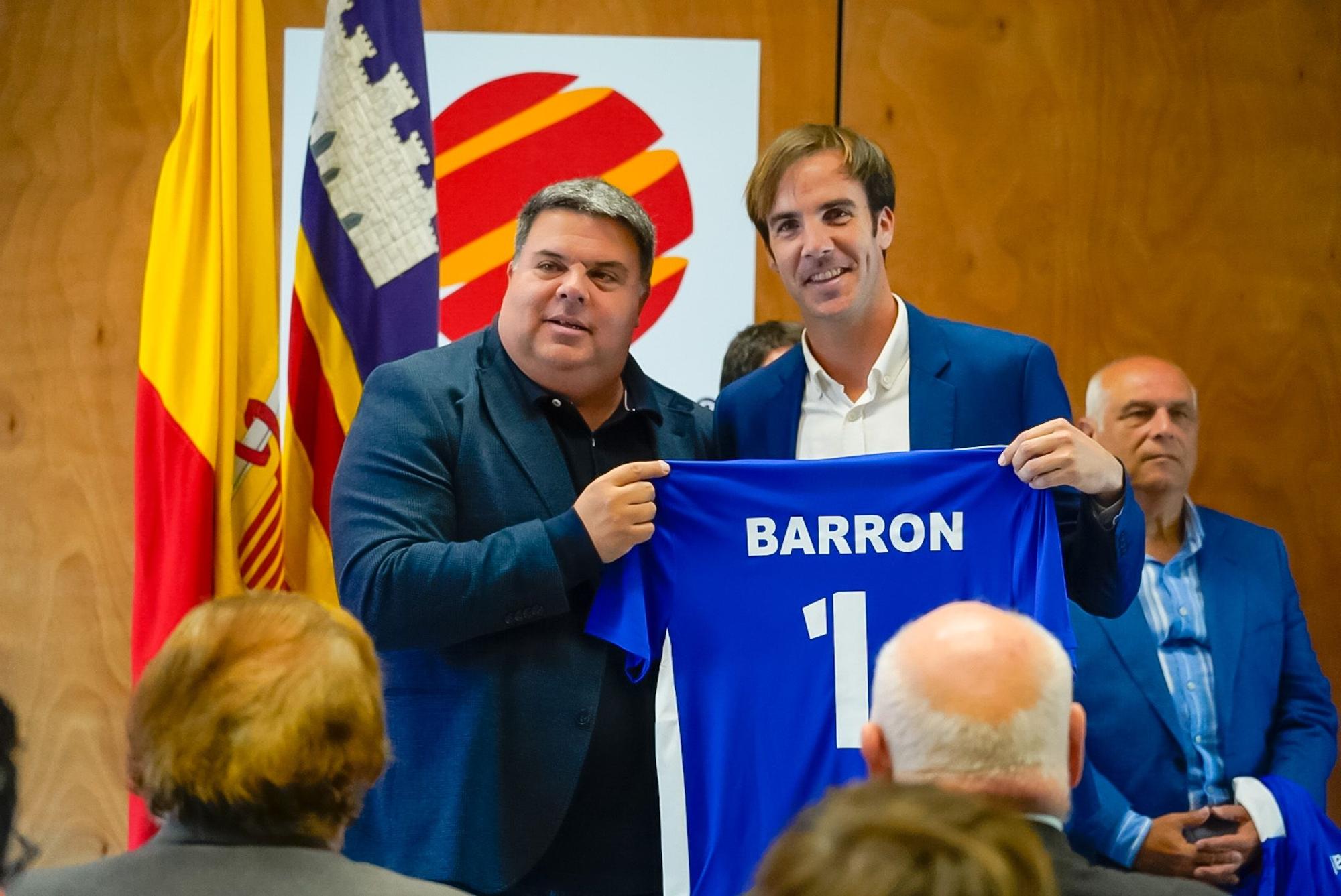 La balear de Fútbol homenajea al Mallorca Palma Futsal por el título de la Copa de Europa