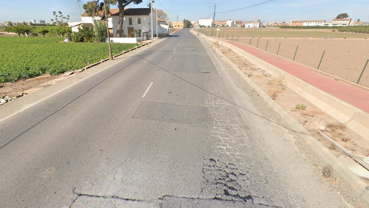 Almàssera está llevando a cabo el asfaltado de calles dañadas.