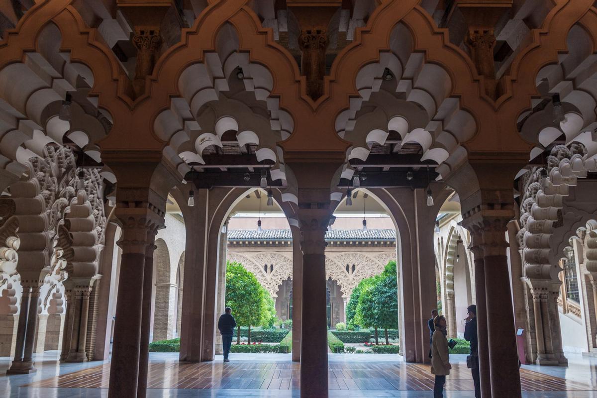 No es la Alhambra de Granada, pero recuerda mucho a ella.