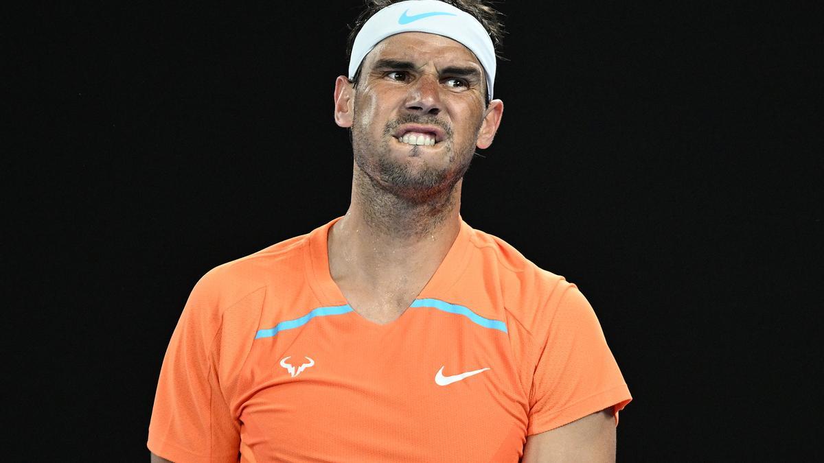 Nadal hace un gesto de dolor en el último Abierto de Australia, donde se lesionó.