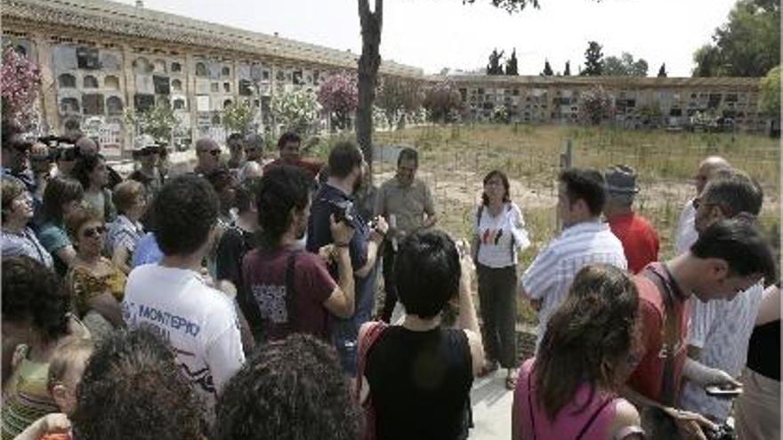 El Fòrum per la Memòria recoge en un libro y un documental el hallazgo de las fosas de Valencia