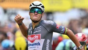 Van der Poel supera Pogacar i agafa el timó del Tour