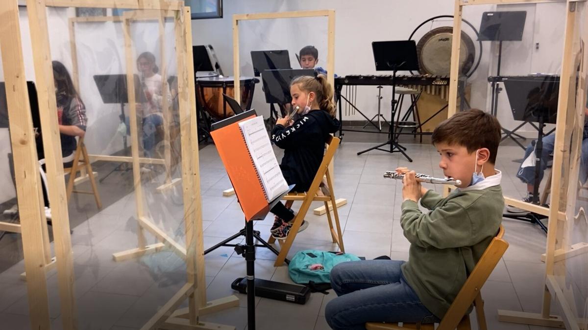 Los miembros de &quot;El Bandín&quot;, durante el ensayo.