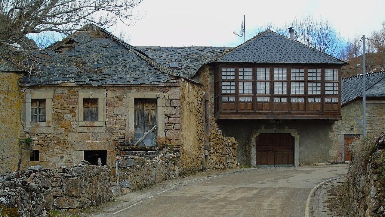 El pueblo de Cabrillanes en León