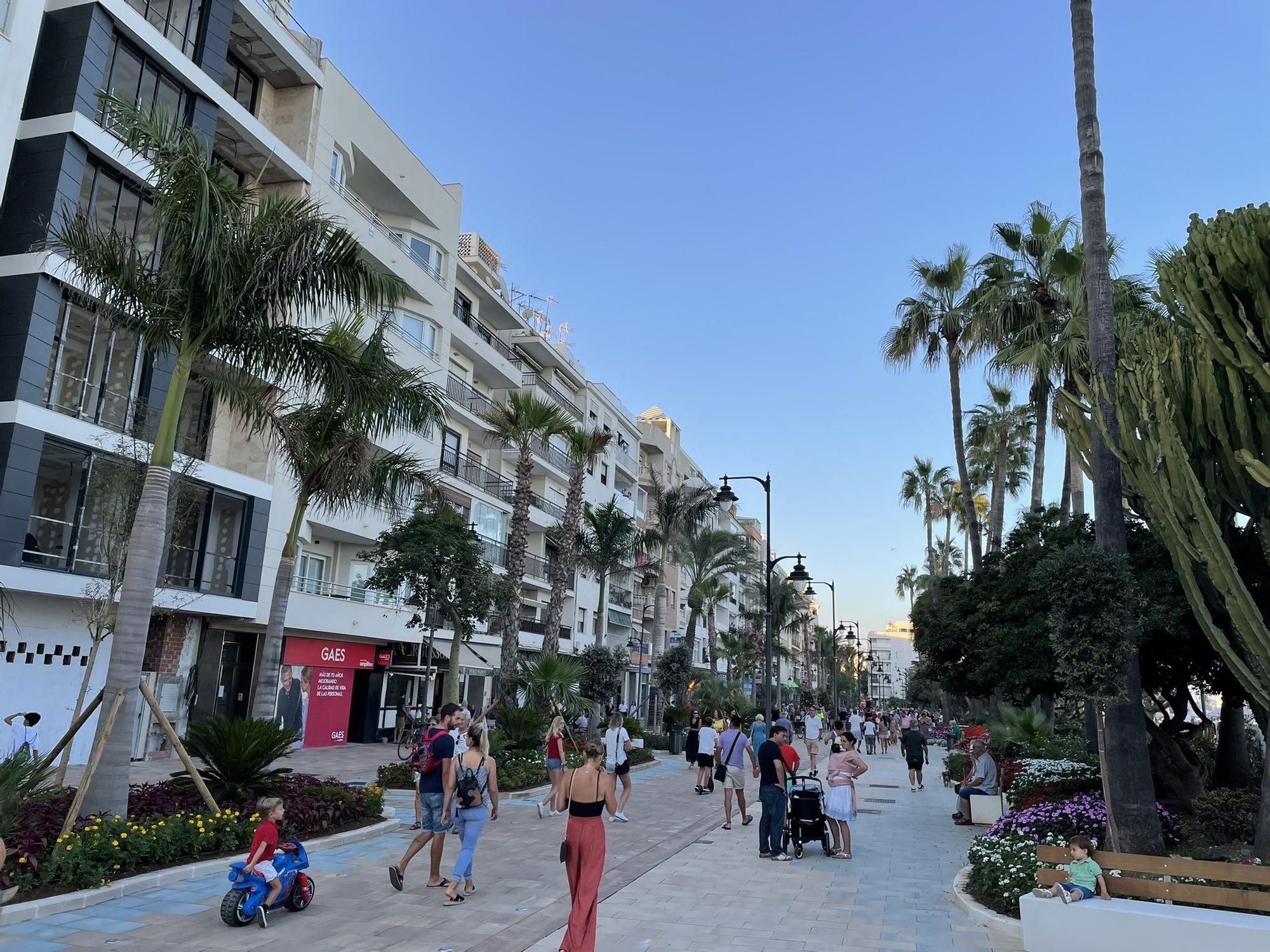 Estepona crea el segundo parque canino de la ciudad, en la avenida Litoral  - La Opinión de Málaga