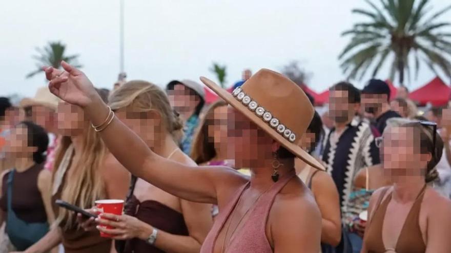 Continúa la polémica por los vasos desechables de los conciertos del Parc de la Mar: Rels B los vuelve a utilizar tras la denuncia a las fiestas de la Patrona