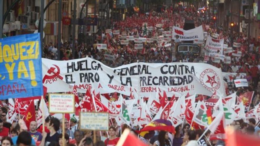 Miles de manifestantes llenaron la Gran Vía de Murcia