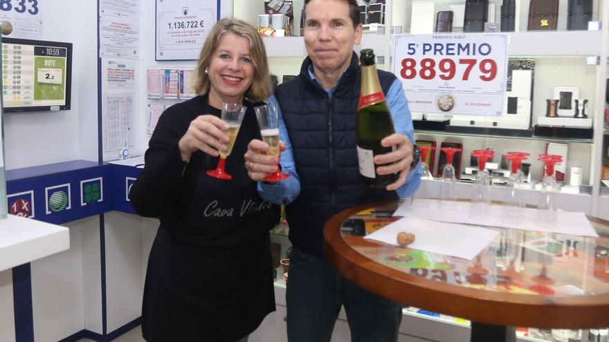 Premio de la Lotería de Navidad en A Coruña: Parte de un &#039;quinto&#039; en Capitán Juan Varela