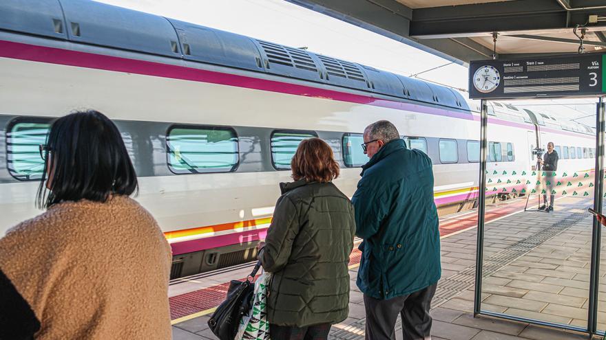 Estos son los nuevos trenes desde Alicante y Alcoy para ir a las Fallas