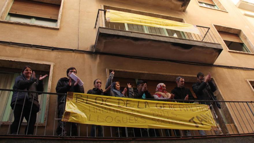 El bloc de pisos de Sant Feliu de Guíxols que han ocupat tres famílies