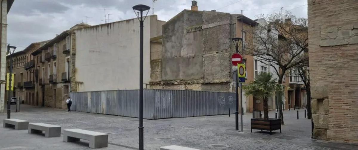 Solar situado en la plaza de España y calle Toril.
