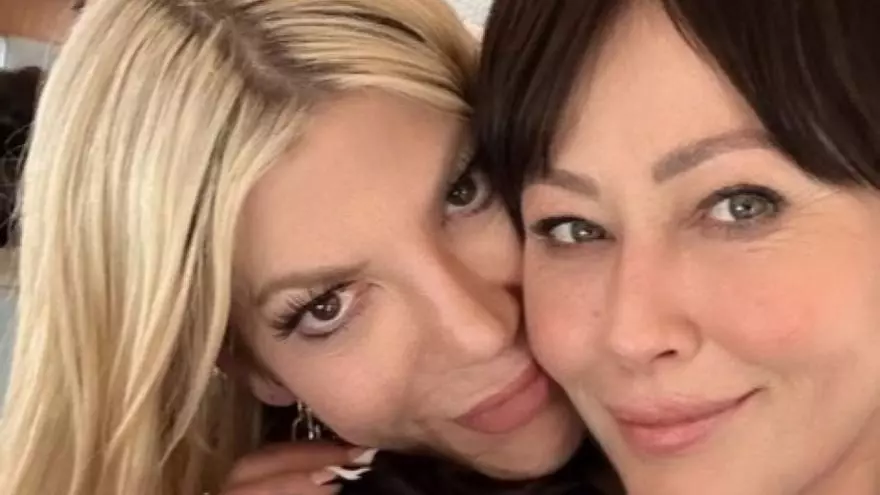 Tori Spelling, tristísima tras la pérdida de su amienemiga, Shannen Doherty