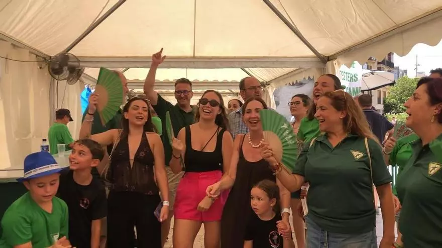 Así ha sido la inauguración del racó festero de la UFECE en el Paseo de la Estación de Elche