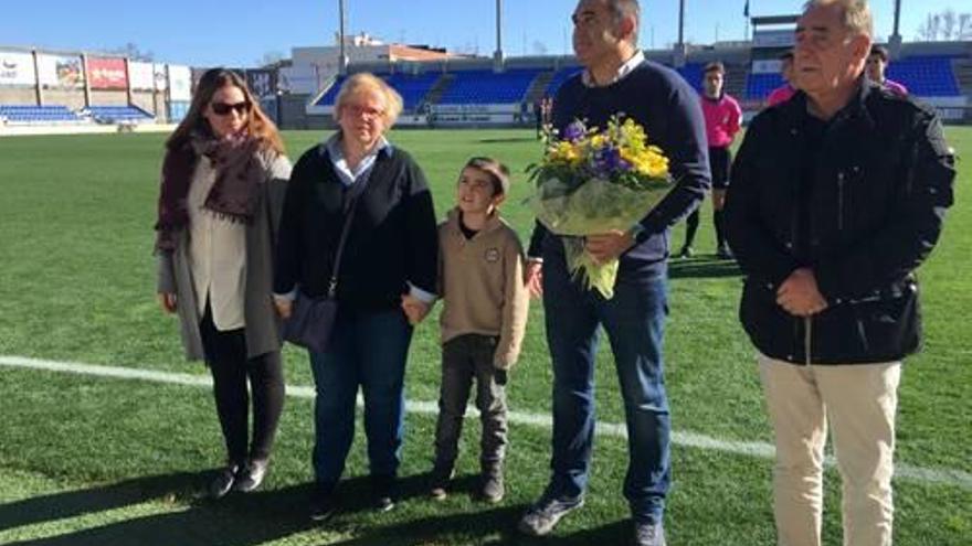 Abans del partit es va fer un homenatge a Dani Cumí.