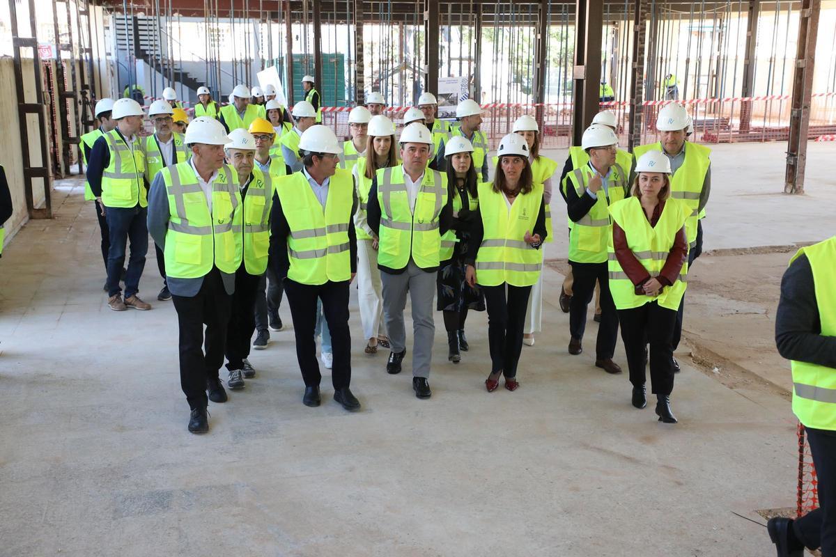 Visita del presidente de la Generalitat a las obras de los juzgados de Ontinyent, este viernes.
