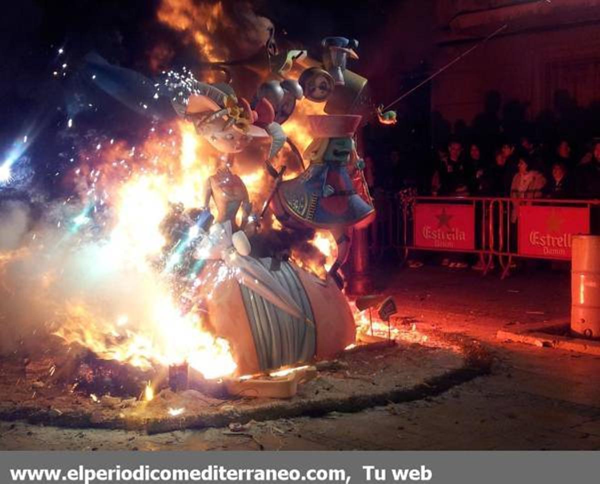 GALERÍA DE FOTOS - El fuego devora las fallas de la provincia.