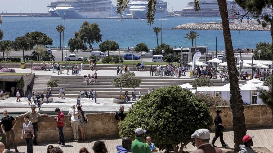 Imagen de archivo de ocho cruceros en mayo de 2016