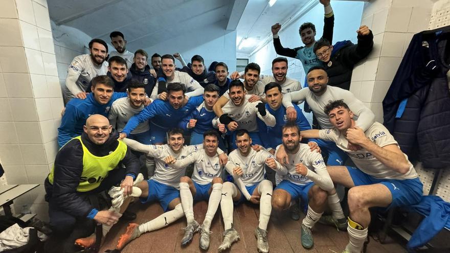 Celebración de una victoria en la UD Vall de Uxó de fútbol.