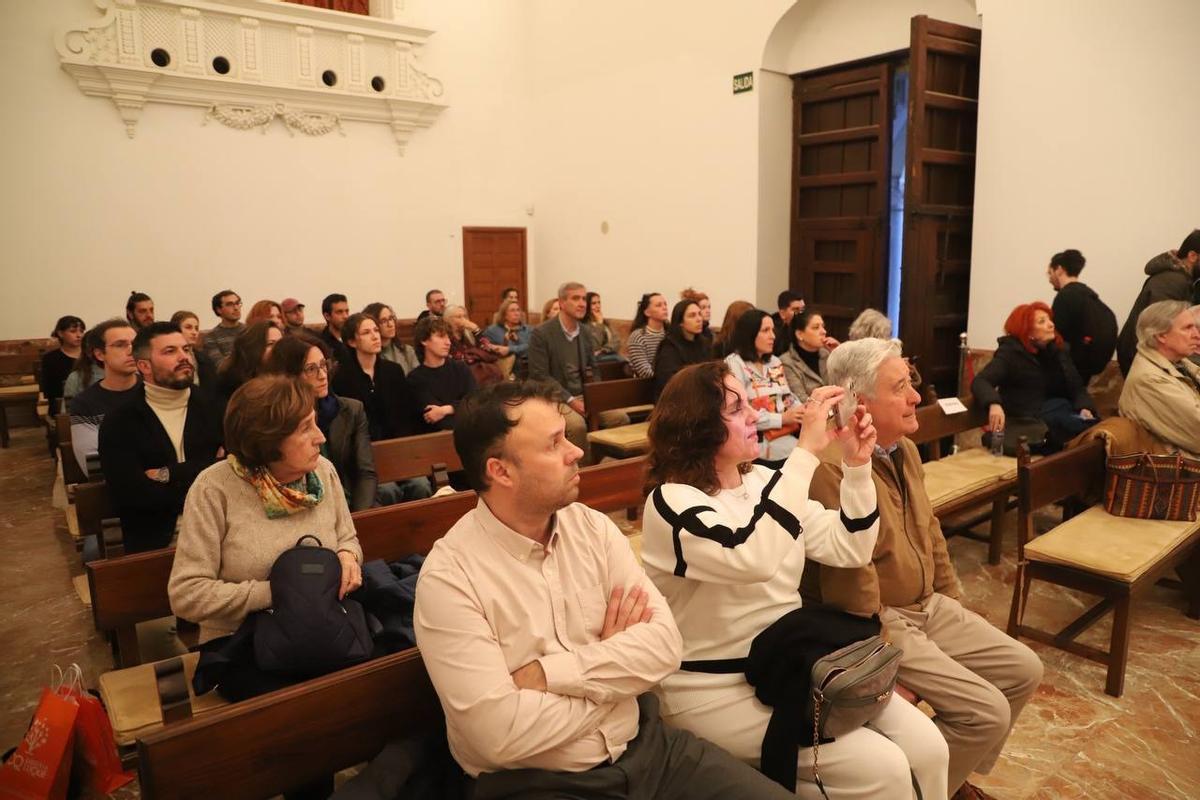 Público asistente a la presentación de la antología poética de Antonio Gala.