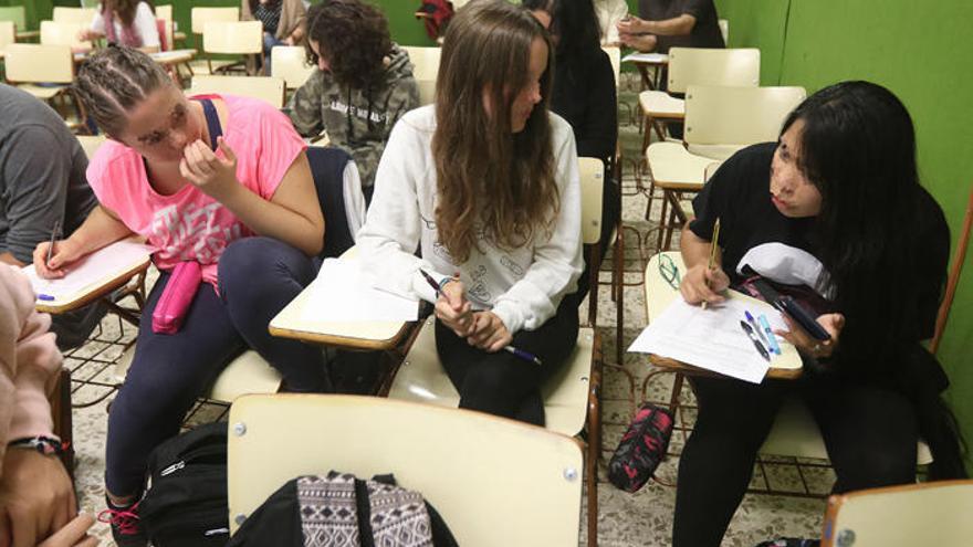 Foto de archivo de alumnas en un instituto de Málaga.