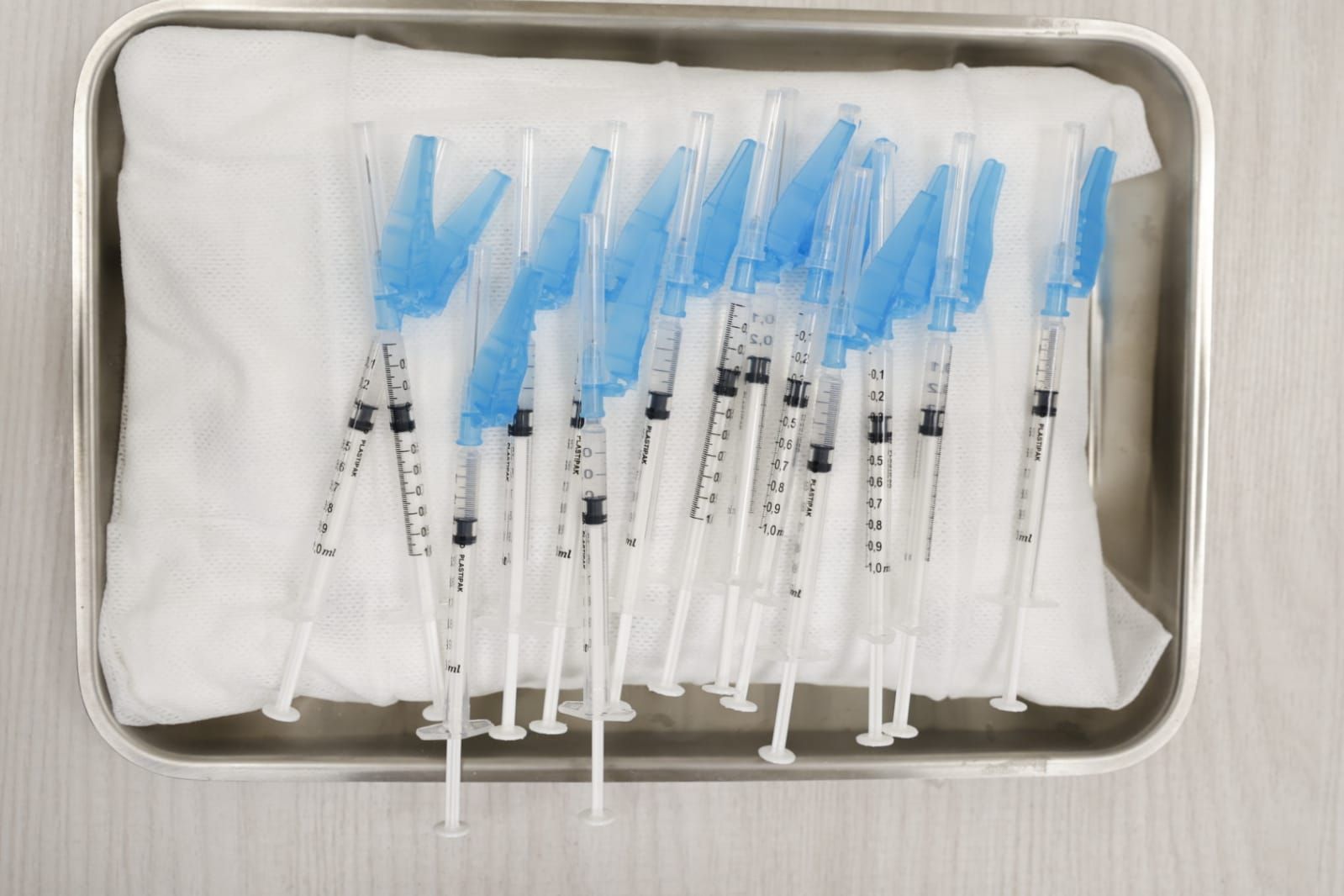 La campaña de vacunación 2023-2024 contra la gripe y la covid-19 arranca inmunizando a los más vulnerables