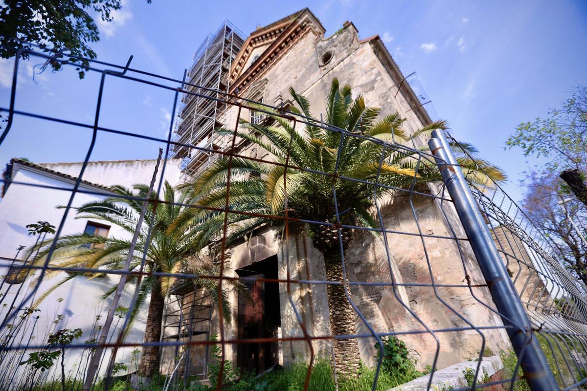 Iglesia Campo Madre de Dios después del incendio.