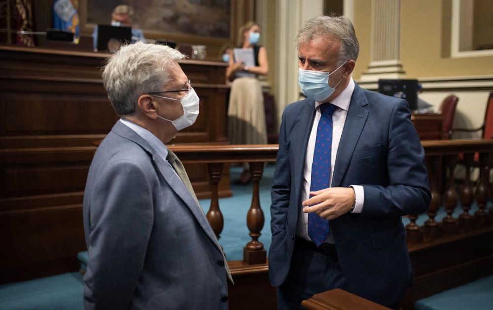 El Parlamento de Canarias acogió la sesión.