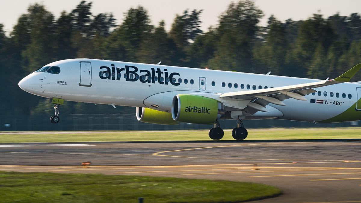 Un avión de la compañía Air Baltic.