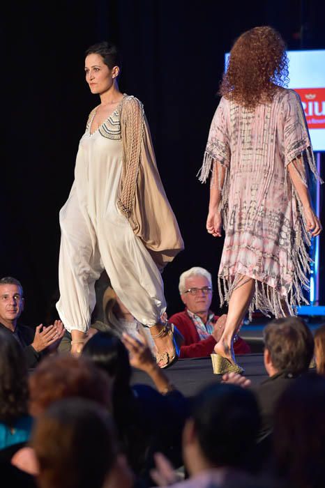 Desfile benéfico de la Asociación Canaria de ...