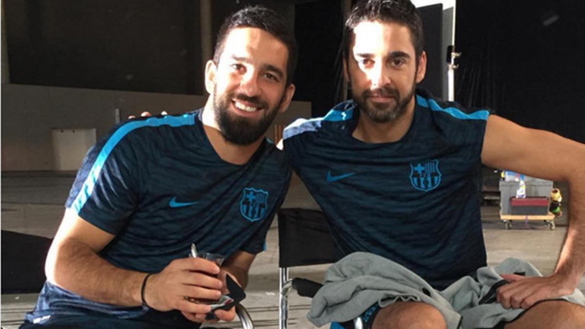 Arda Turan, junto a Juan Carlos Navarro