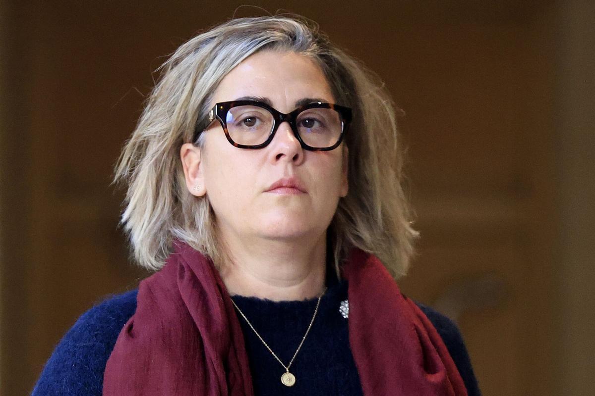 Caroline Darian, hija de Gisele Pelicot y Dominique en una de las jornadas del juicio celebrado en Avignon el pasado noviembre.