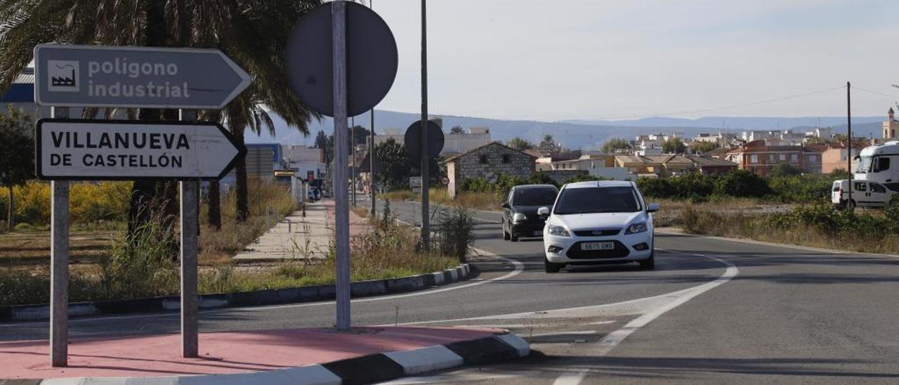 Una indicación con el topónimo vigente en castellano en los accesos a Villanueva de Castellón.