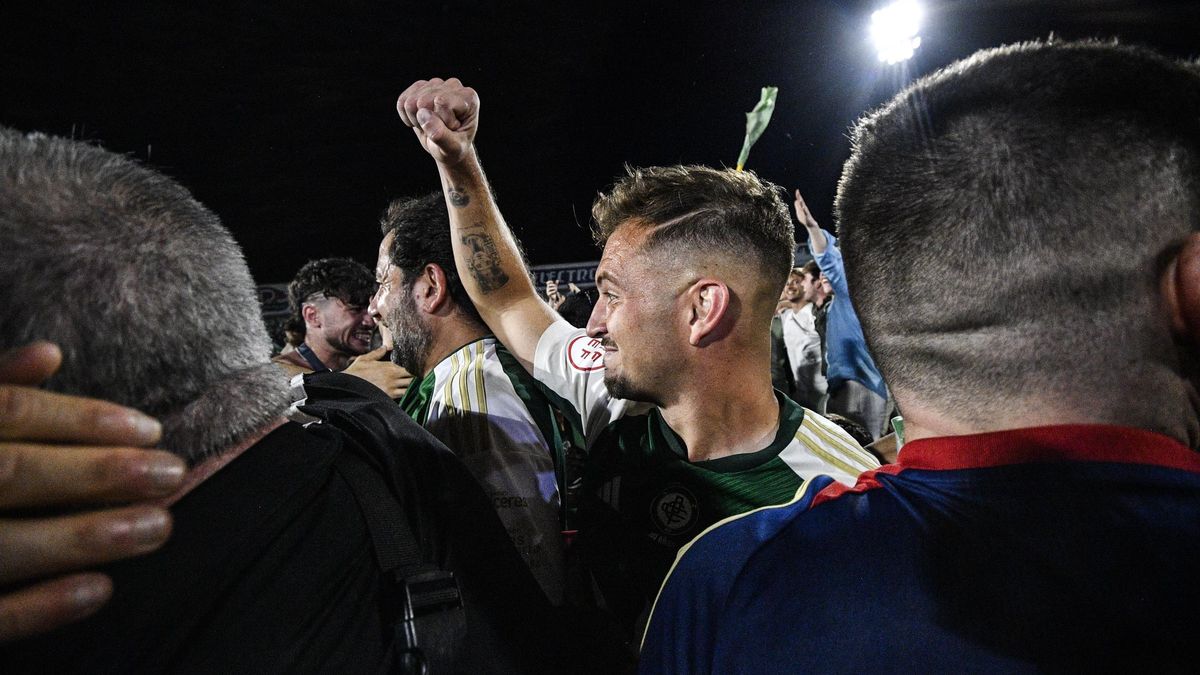 Deco, celebrando el ascenso.