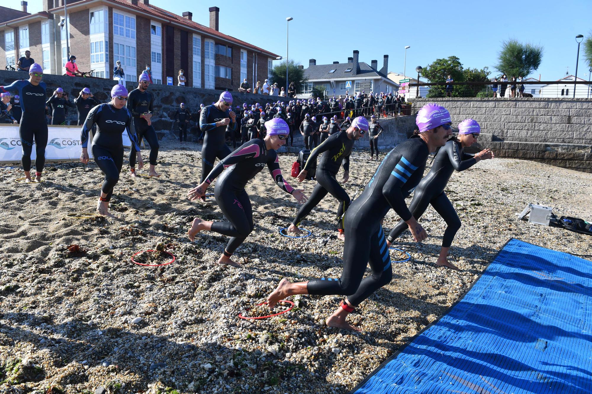 400 nadadores en la Travesía Costa Oleiros