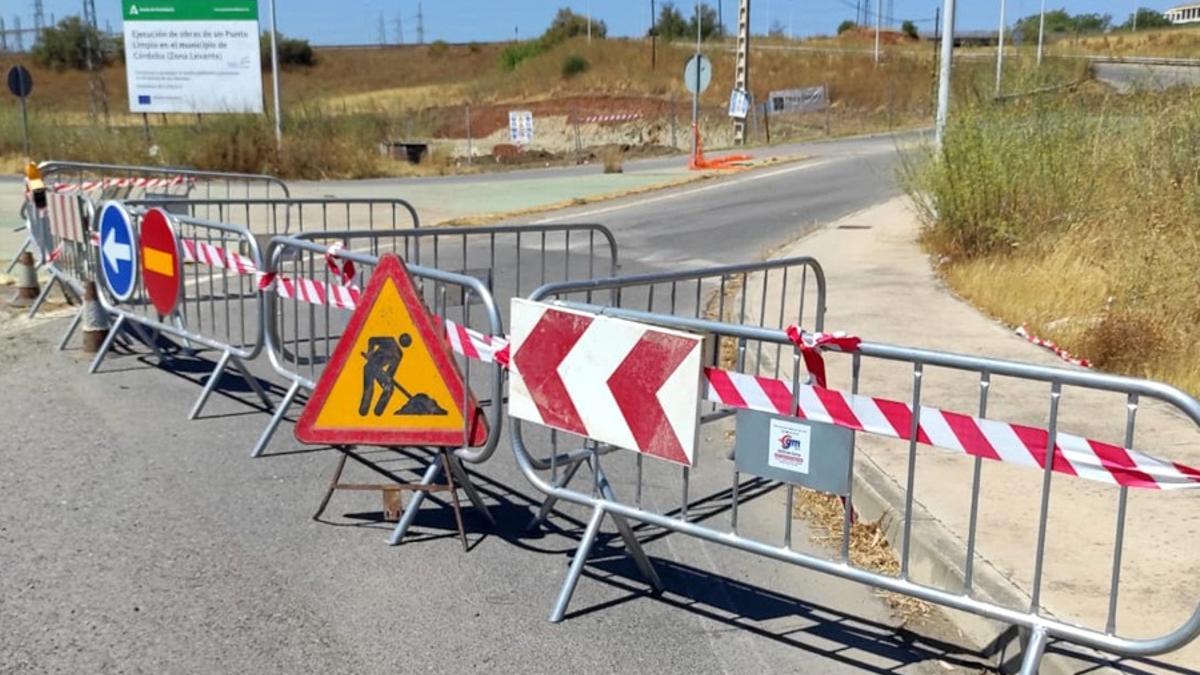 Tramo de tráfico cortado en Alcolea.
