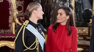 Así reaccionó Felipe VI ante Letizia y su intento de apartarse de la lluvia en pleno desfile del Día de la Hispanidad