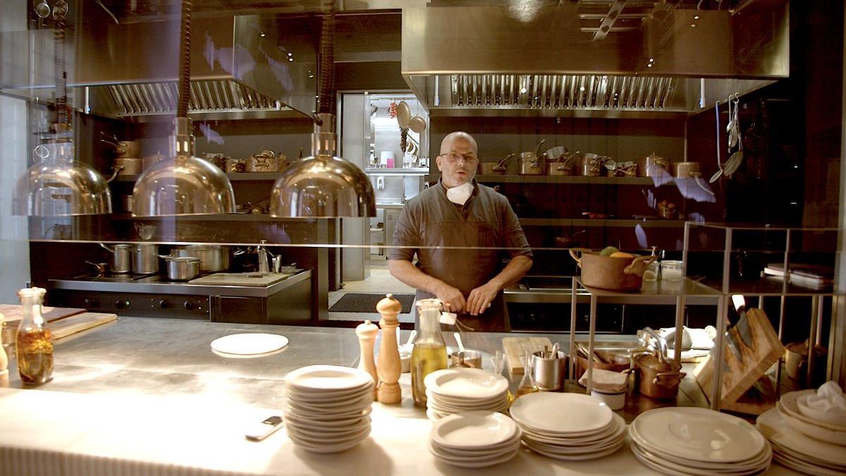 El chef Jordi Vilà, en la cocina del restaurante Alkimia