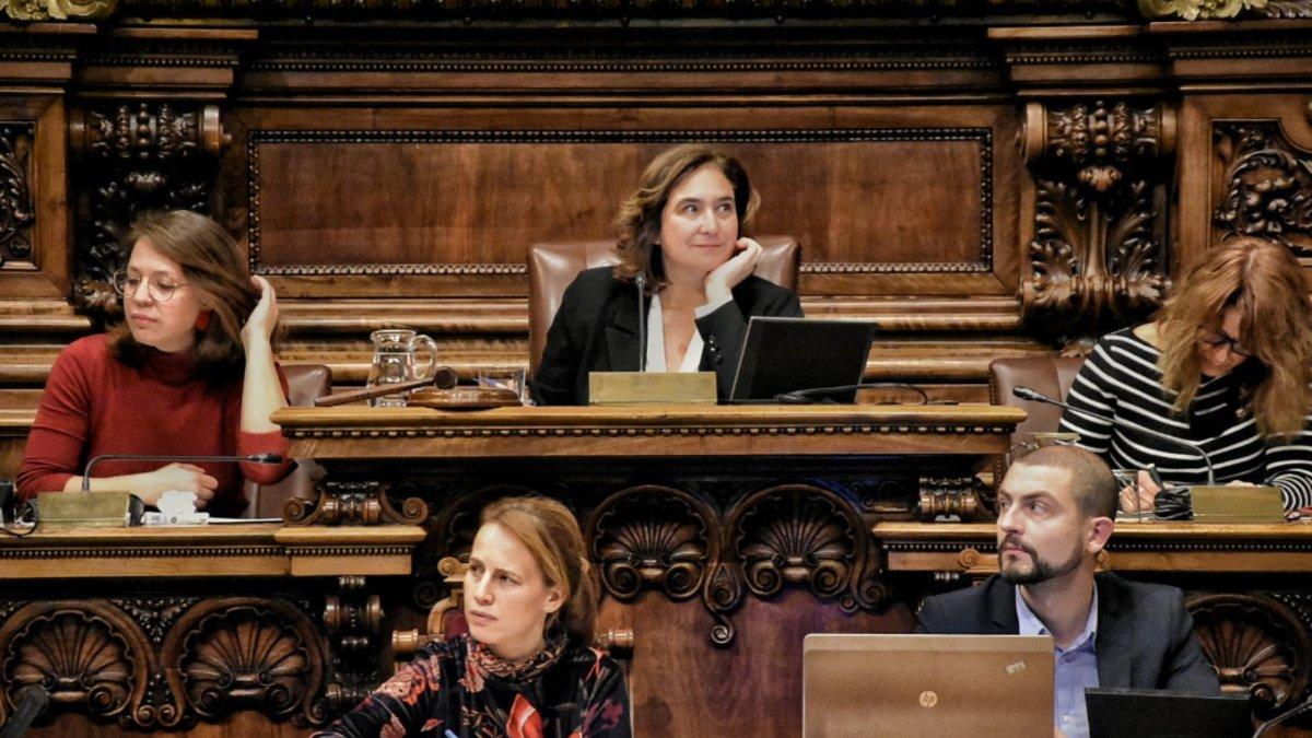 Ada Colau, en el pleno del Ayuntamiento de Barcelona